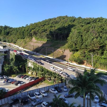 Apart um dormitório com piscina frente mar Apartamento Balneário Camboriú Exterior foto