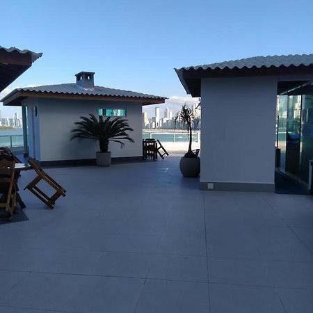 Apart um dormitório com piscina frente mar Apartamento Balneário Camboriú Exterior foto