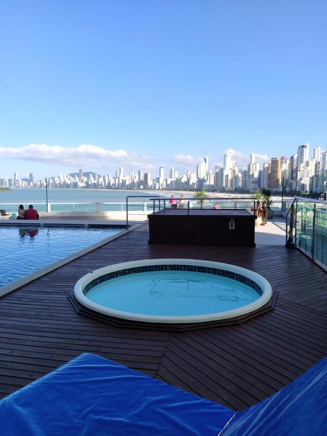 Apart um dormitório com piscina frente mar Apartamento Balneário Camboriú Exterior foto