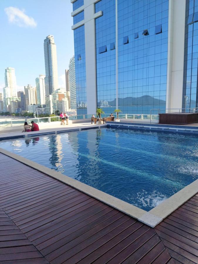 Apart um dormitório com piscina frente mar Apartamento Balneário Camboriú Exterior foto