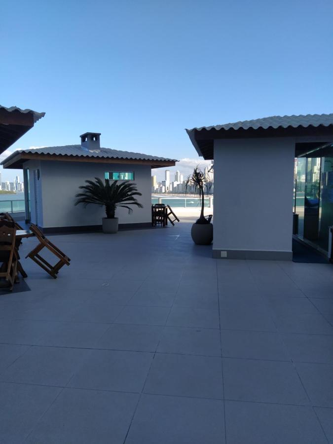 Apart um dormitório com piscina frente mar Apartamento Balneário Camboriú Exterior foto